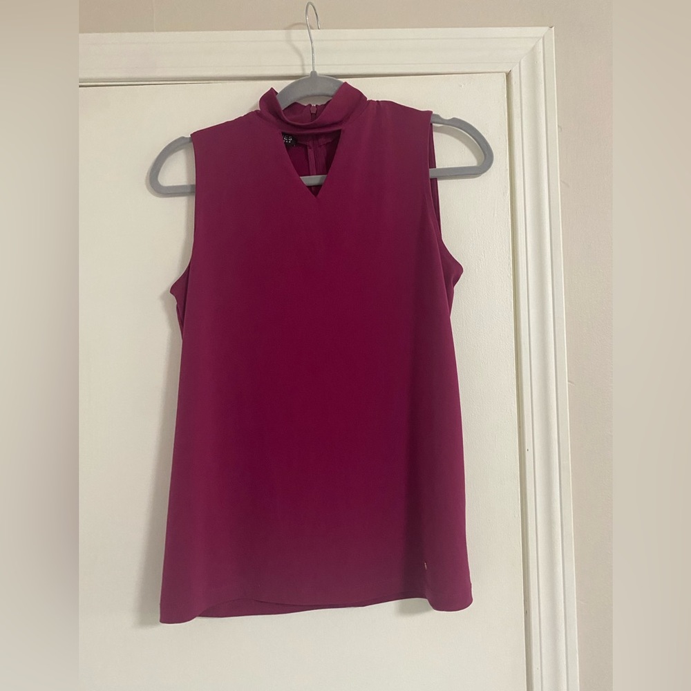 Plum business casual tank top Jones Mew York, with triangle cut out size XS